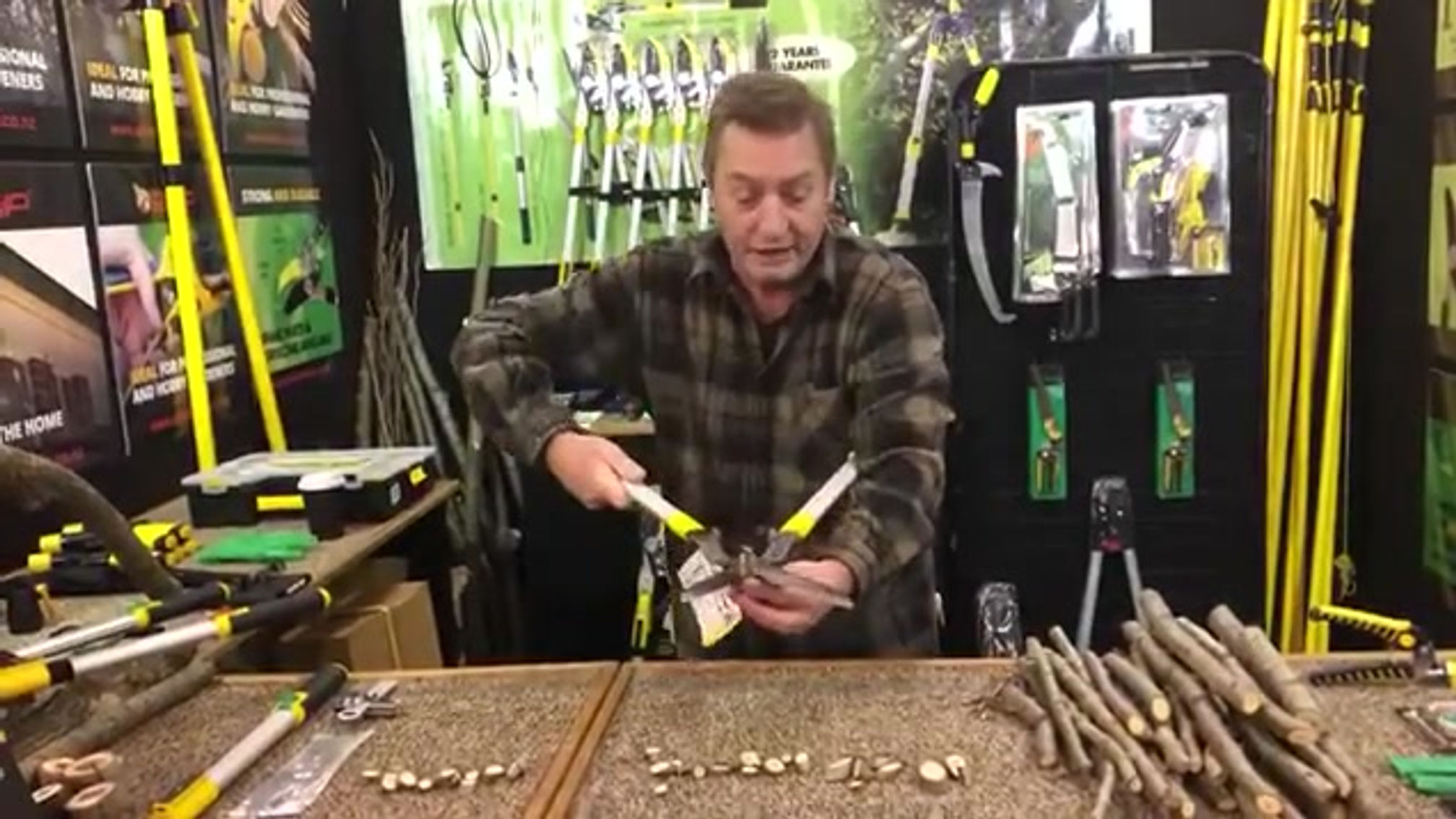 2WP EasyHedge Heavy Duty Shear Demonstration